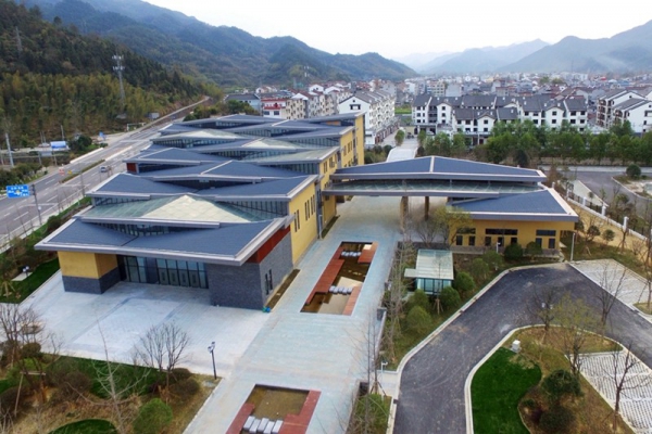 古堰畫鄉(xiāng)游客接待中心建設(shè)項(xiàng)目喜獲2019年度浙江省錢江杯獎(jiǎng)(優(yōu)質(zhì)工程)建設(shè)工程